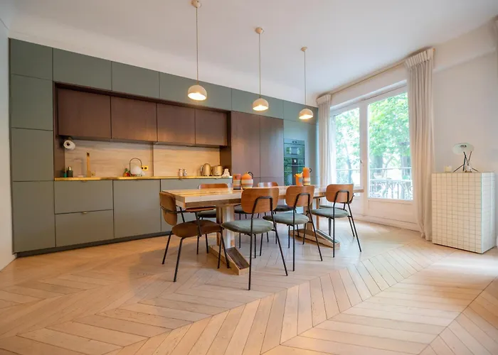 Luxury Flat Eiffel Tower View